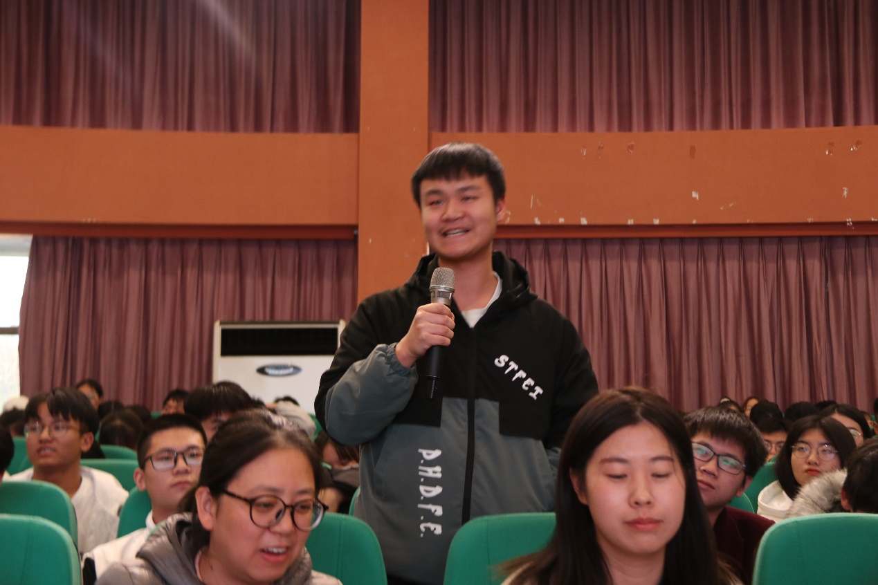 化院师范生见习活动之如何做好班级管理淮阴区开明中学刘清老师讲座